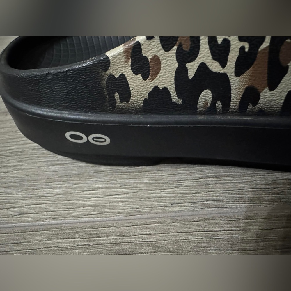 OOFOS Leopard Print Mules - Picture 3 of 8